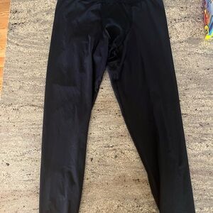 Mens medium Under Armour HeatGear compression leggings